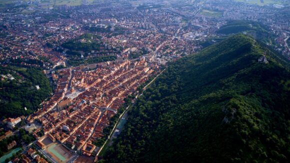 Primăria Brașov anunță că urmează o creștere a valorii chiriilor pentru spațiile locative din proprietatea municipalității