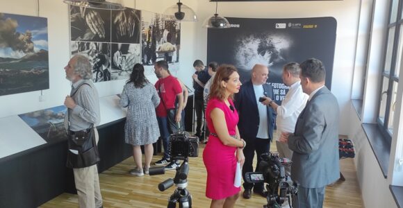 „World Unseen” – expoziția de fotografie incluzivă pe care trebuie să o simți ca să o vezi