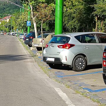 „Reînchirierea locurilor de parcare rezidențiale vecinilor, o afacere pentru unii brașoveni”, spune Primăria Brașov „Reînchirierea locurilor de parcare rezidențiale vecinilor, o afacere pentru unii brașoveni”, spune Primăria Brașov