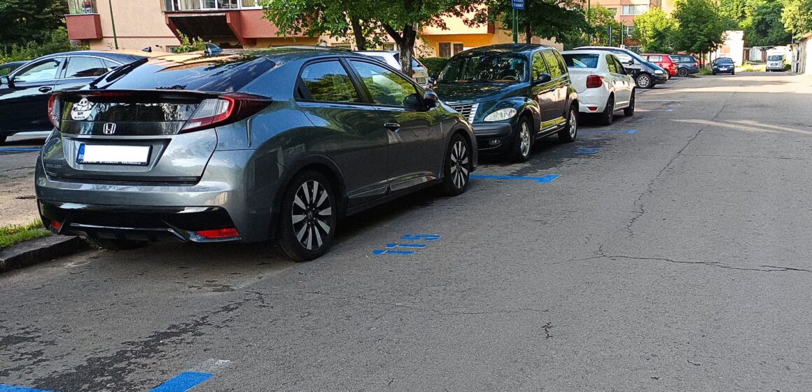 Procedurile de reatribuire a locurilor de parcare rezidențiale continuă în municipiul Brașov cu cele din cartierul Valea Cetății