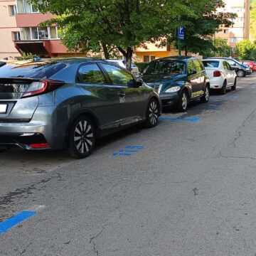 Procedurile de reatribuire a locurilor de parcare rezidențiale continuă în municipiul Brașov cu cele din cartierul Valea Cetății