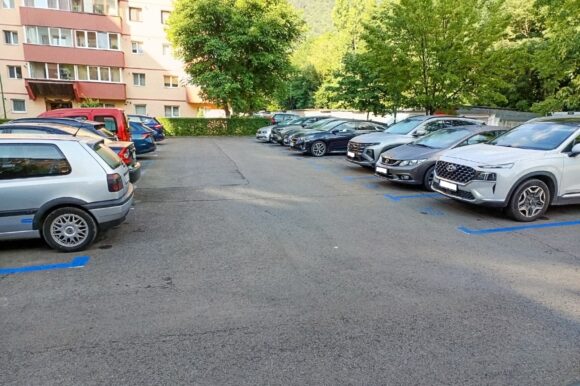 Primăria Brașov denunță falsuri în acte în procesul de revalidare a locurilor de parcare rezidențiale