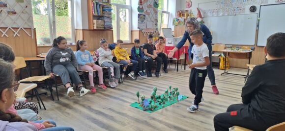 100 de copii din județul Brașov au învățat să înțeleagă mai bine lumea din jurul lor la Școlile de Vară STEAM gratuite, coordonate de Fundația Comunitară Brașov