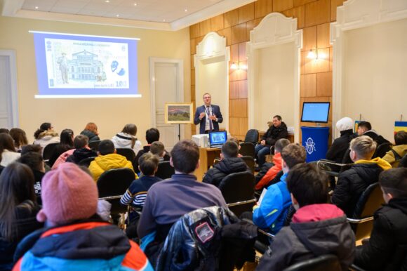 Banca Națională a României – Agenția Brașov reia organizarea lecțiilor de educație financiară pentru elevi