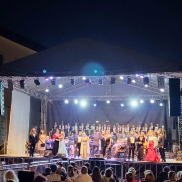 Stagiunea estivală a Operei Brașov se încheie la sfârșitul acestei săptămâni Stagiunea estivală a Operei Brașov se încheie la sfârșitul acestei săptămâni