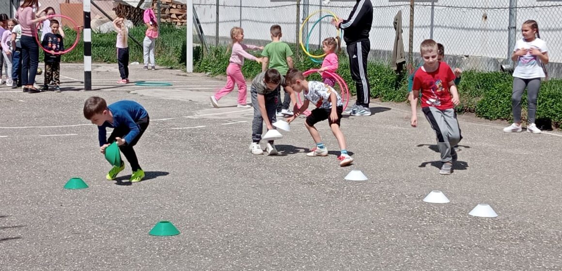 Școlile brașovene sunt invitate să participe la un nou apel de proiecte în cadrul programului Fondul Școlilor Active – pilon Start Up Școlile brașovene sunt invitate să participe la un nou apel de proiecte în cadrul programului Fondul Școlilor Active – pilon Start Up