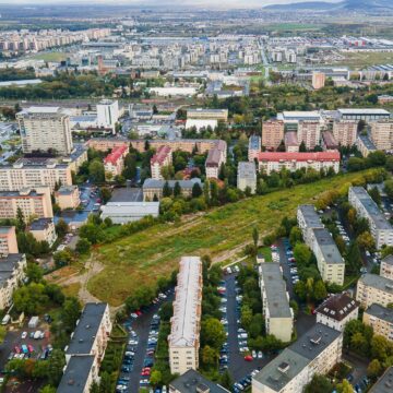 Primarul George Scripcaru îi acuză pe fostul primar și fostul arhitect șef pentru blocurile de 10 etaje din zona Aleii Sânzienelor Primarul George Scripcaru îi acuză pe fostul primar și fostul arhitect șef pentru blocurile de 10 etaje din zona Aleii Sânzienelor