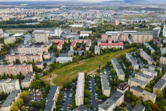 Primarul George Scripcaru îi acuză pe fostul primar și fostul arhitect șef pentru blocurile de 10 etaje din zona Aleii Sânzienelor