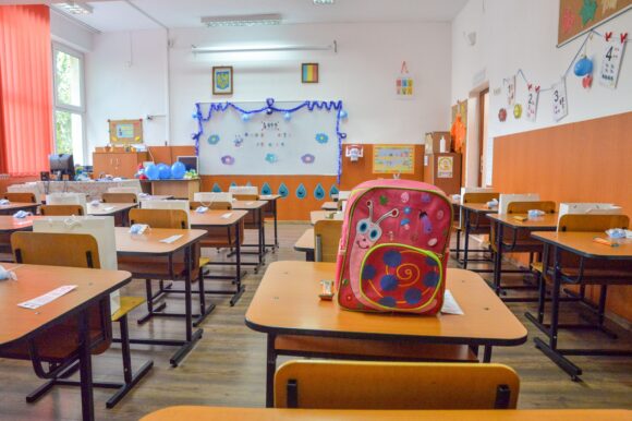 Programul „Primul Ghiozdan” continuă și în anul școlar 2025–2026 pentru elevii din clasa pregătitoare