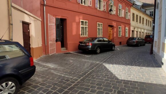 Brașov, orașul mașinilor | Ostilitatea unor străzi din Cetate, exemplul Hans Benkner