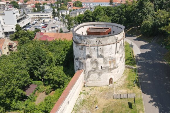 Primăria Brașov anunță semnarea contractului pentru lucrările de restaurare a Bastionului Postăvarilor