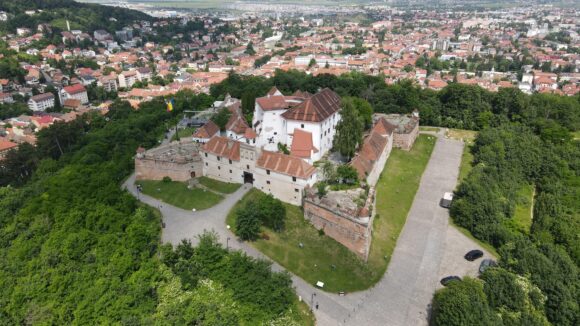 Primăria Brașov a lansat procedura de achiziție pentru realizarea de reparații minimale pentru conservarea Cetățuii și crearea unui traseu de vizitare