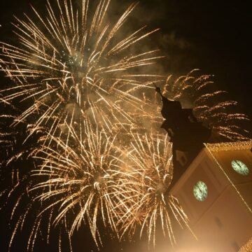 Primăria Brașov renunță la focul de artificii din noaptea de Revelion Primăria Brașov renunță la focul de artificii din noaptea de Revelion