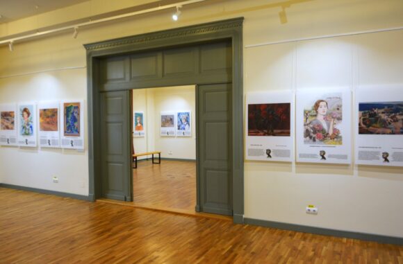 Her Art Story, proiect expozițional al Muzeului de Artă Brașov, ajunge la Sighetu Marmației