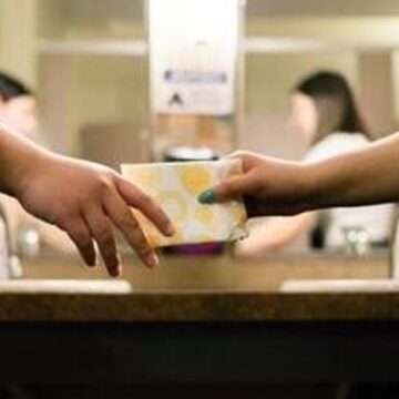 Dispenserul de absorbante, o discuție despre corp, sănătate și politică Dispenserul de absorbante, o discuție despre corp, sănătate și politică