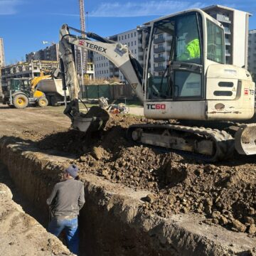 Au început lucrările pentru realizarea canalizării pluviale în zona nouă a Cartierului Tractorul Au început lucrările pentru realizarea canalizării pluviale în zona nouă a Cartierului Tractorul