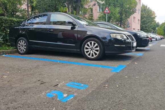 Procedurile de reatribuire a locurilor de parcare rezidențiale continuă în cartierul Florilor