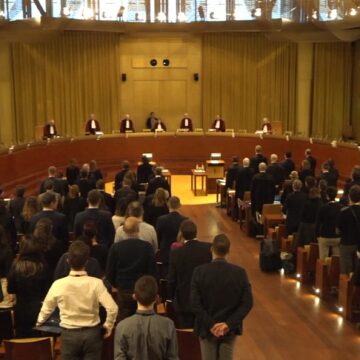 Un stat membru are obligația de a recunoaște o căsătorie între doi cetățeni ai Uniunii de același sex încheiată legal într-un alt stat membru – decizie a Curții de Justiție a Uniunii Europene Un stat membru are obligația de a recunoaște o căsătorie între doi cetățeni ai Uniunii de același sex încheiată legal într-un alt stat membru – decizie a Curții de Justiție a Uniunii Europene