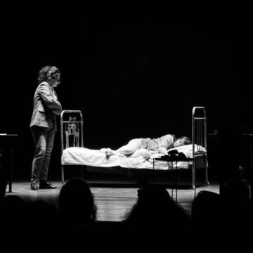 Mihaela Alexandru și Lorena Zăbrăuțanu pe scena Teatrului de Artă „Mher Mkrtchyan” din Erevan la „Întâlnirea Teatrelor Francofone” Mihaela Alexandru și Lorena Zăbrăuțanu pe scena Teatrului de Artă „Mher Mkrtchyan” din Erevan la „Întâlnirea Teatrelor Francofone”