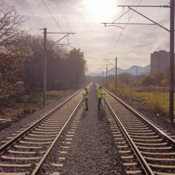 Proiectul trenului metropolitan a ajuns în faza ridicărilor topografice și a studiilor geotehnice în zona viitoarelor peroane Proiectul trenului metropolitan a ajuns în faza ridicărilor topografice și a studiilor geotehnice în zona viitoarelor peroane