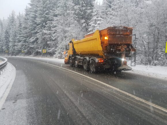 Consiliul Județean Brașov anunță că a pregătit planurile de deszăpezire pentru toate drumurile județene