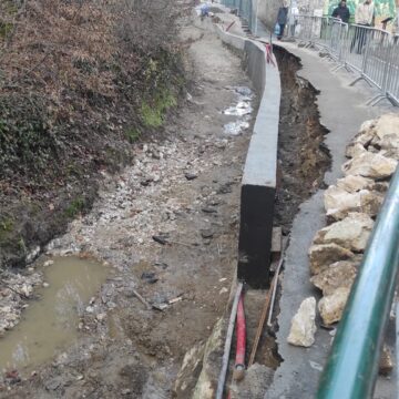 Lucrări fără autorizație realizate de Primăria Brașov la Pârâul Graft, zona După Ziduri Lucrări fără autorizație realizate de Primăria Brașov la Pârâul Graft, zona După Ziduri