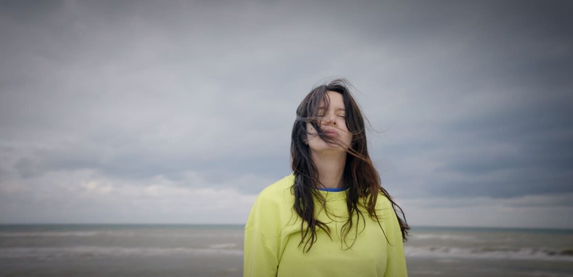 Still Nia, o poveste despre rănile invizibile și amintirile pe care le purtăm în corp. Din 30 ianuarie pe marile ecrane Still Nia, o poveste despre rănile invizibile și amintirile pe care le purtăm în corp. Din 30 ianuarie pe marile ecrane