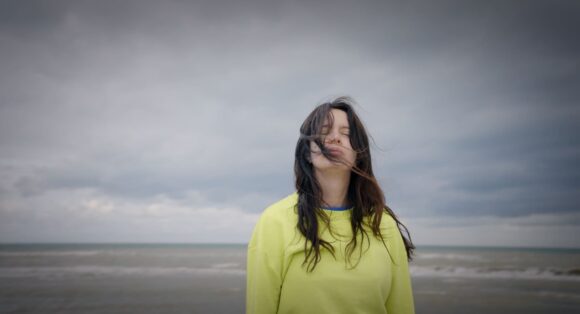 Still Nia, o poveste despre rănile invizibile și amintirile pe care le purtăm în corp. Din 30 ianuarie pe marile ecrane