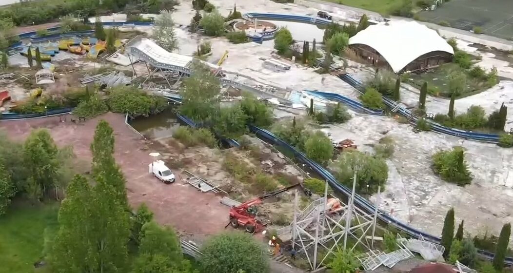 Primăria Brașov a început igienizarea terenului din fostul Aqua Park Noua Primăria Brașov a început igienizarea terenului din fostul Aqua Park Noua