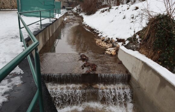 VIDEO | Pârâul Graft cu beton și balustradă, după lucrările din decembrie 2025