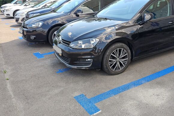 Primăria Brașov a pus în dezbatere publică noul regulament pentru parcările rezidențiale