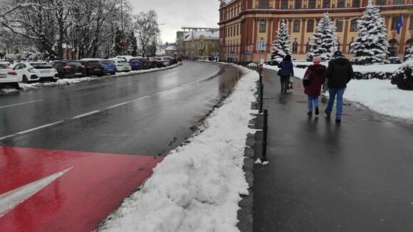 Iarna ne arată problemele străzilor Brașovului