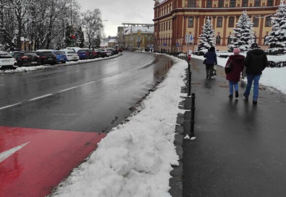 Iarna ne arată problemele străzilor Brașovului