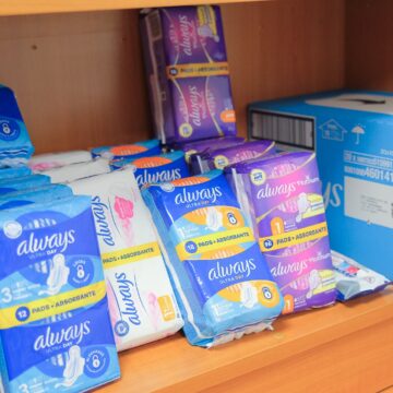 40 de unități de învățământ din Brașov au primit produse și articole prin parteneriatul municipalității cu Catena