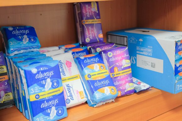 40 de unități de învățământ din Brașov au primit produse și articole prin parteneriatul municipalității cu Catena