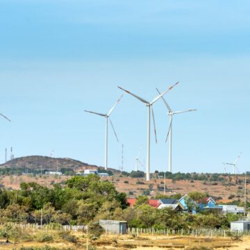 Energia care rămâne în comunitate: cum pot proiectele regenerabile deținute local să dezvolte satele