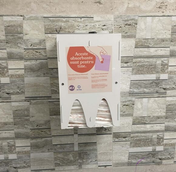 10 dispensere, 3000 de absorbante, în trei unități de învățământ din Brașov