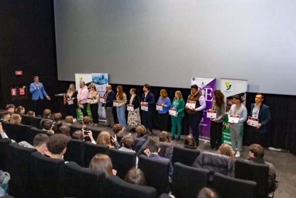 Cine sunt profesorii care au câștigat ediția 2026 a proiectului „Profesori Altfel”