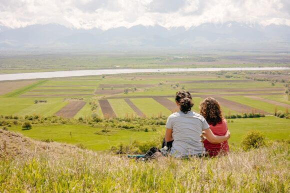 Comunitățile din Colinele Transilvaniei își deschid porțile: „HAI în Coline”, weekendul care lansează sezonul de turism rural