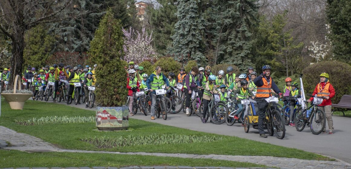 Organizația Națională Cercetașii României prin Centrul Local Orizont Brașov vă invită la „Eșarfa pe bicicletă”