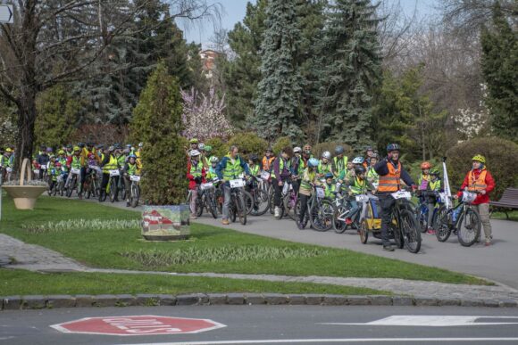 Organizația Națională Cercetașii României prin Centrul Local Orizont Brașov vă invită la „Eșarfa pe bicicletă”
