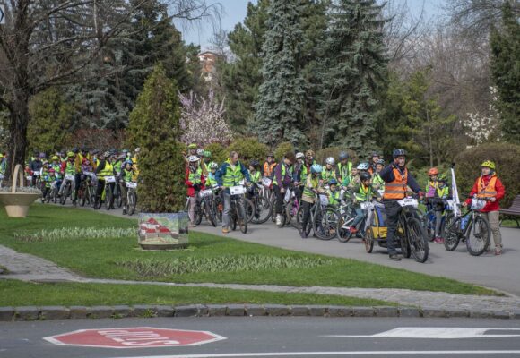Organizația Națională Cercetașii României prin Centrul Local Orizont Brașov vă invită la „Eșarfa pe bicicletă”
