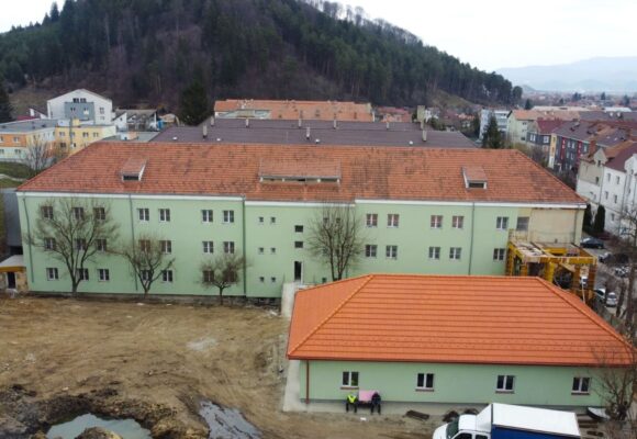 Stadiul lucrărilor de renovare energetică a Secţiei de Psihiatrie Zărneşti Stadiul lucrărilor de renovare energetică a Secţiei de Psihiatrie Zărneşti