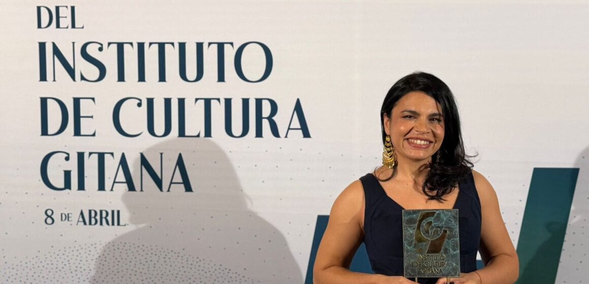 Recunoaștere internațională: actrița Alina Șerban, premiată de Institute of Gypsy Culture din Madrid în cadrul Zilei Internaționale a Romilor Recunoaștere internațională: actrița Alina Șerban, premiată de Institute of Gypsy Culture din Madrid în cadrul Zilei Internaționale a Romilor