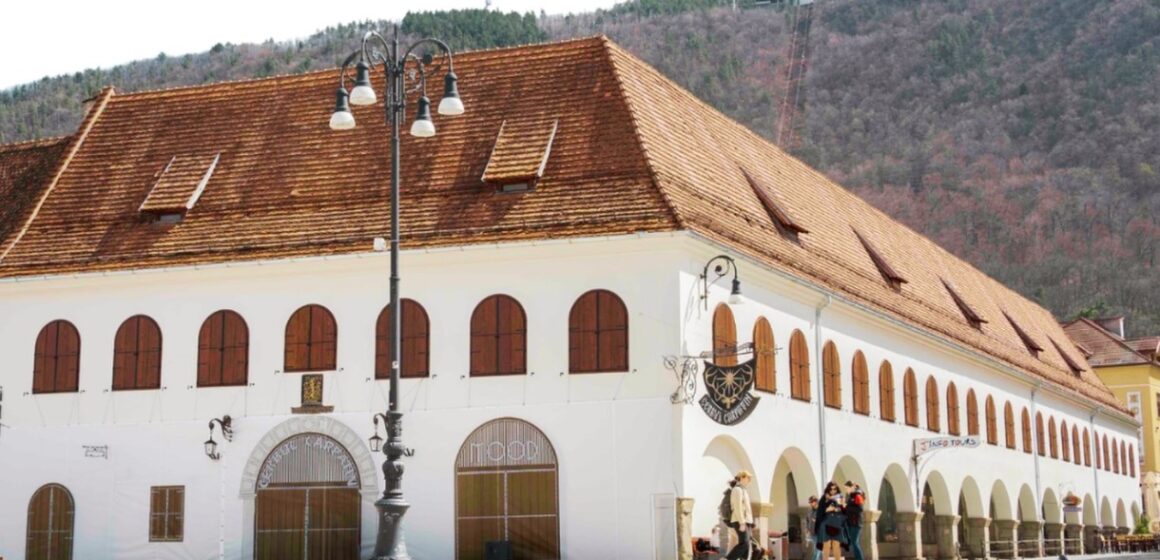 Clădirile spun povești | De la Casa Negustorilor la Cerbul Carpatin | la Centrul Cultural Apollonia