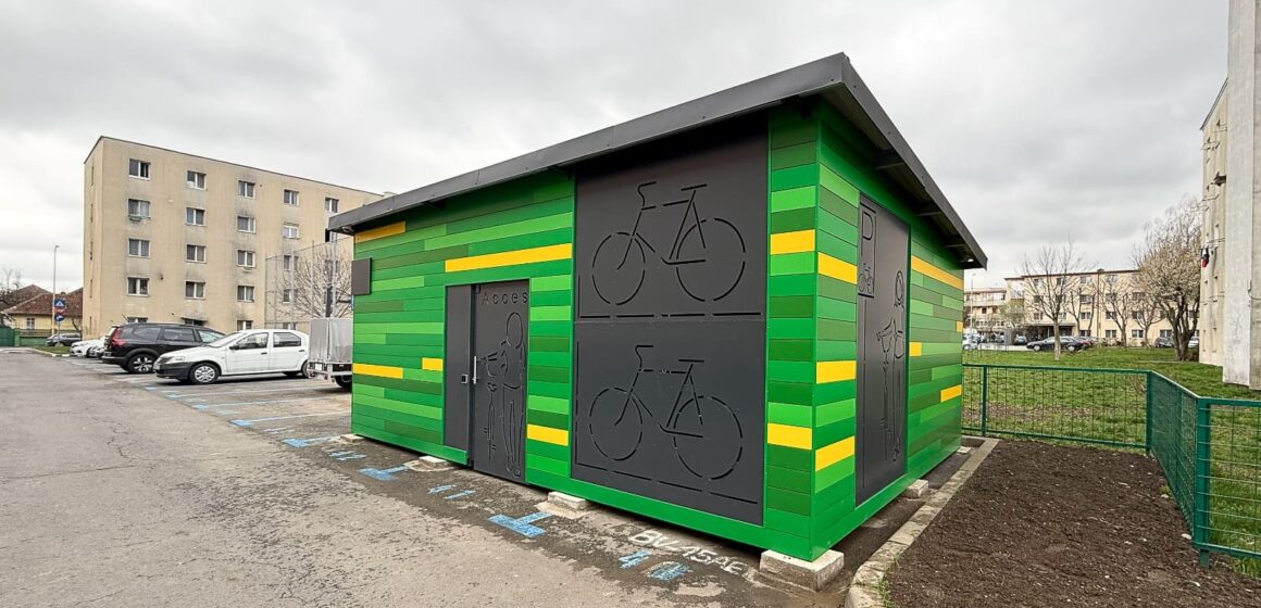 Primăria Brașov a realizat a patra parcare pentru biciclete din municipiu