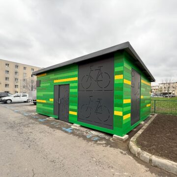 Primăria Brașov a realizat a patra parcare pentru biciclete din municipiu