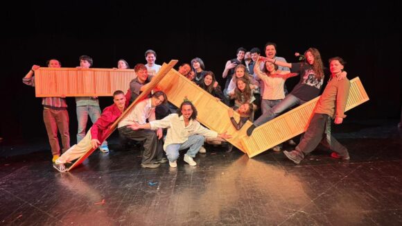 Trupa Amprente urcă pe scena Teatrului Sică Alexandrescu cu piesa „Ajunge”