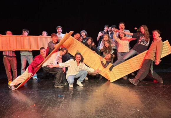 Trupa Amprente urcă pe scena Teatrului Sică Alexandrescu cu piesa „Ajunge”