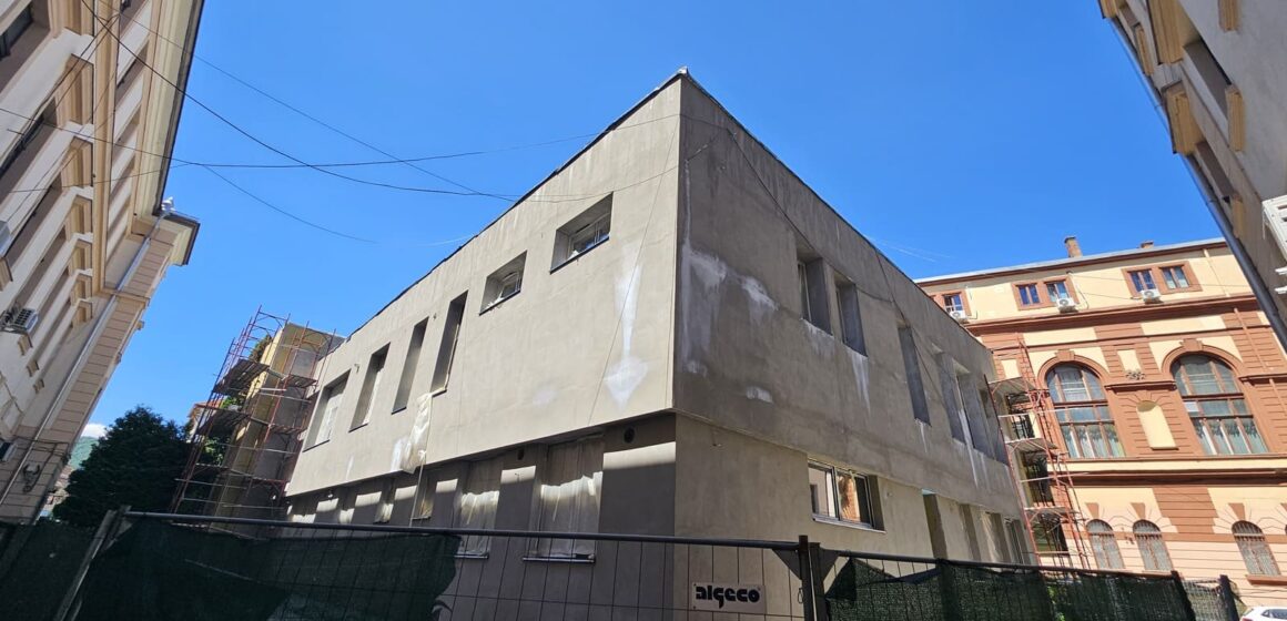 Fosta cantină din vecinătatea Palatului Administrativ Brașov ar putea fi gata la finalul lunii iunie Fosta cantină din vecinătatea Palatului Administrativ Brașov ar putea fi gata la finalul lunii iunie